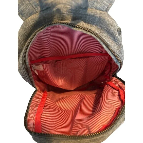 Herschel Classic Backpack , Gray Crosshatch, Preowned - Picture 4 of 6